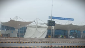 Rajkot airport : राजकोट एयरपोर्ट भारी बारिश से गिर गई पिकअप एरिया की Canopy