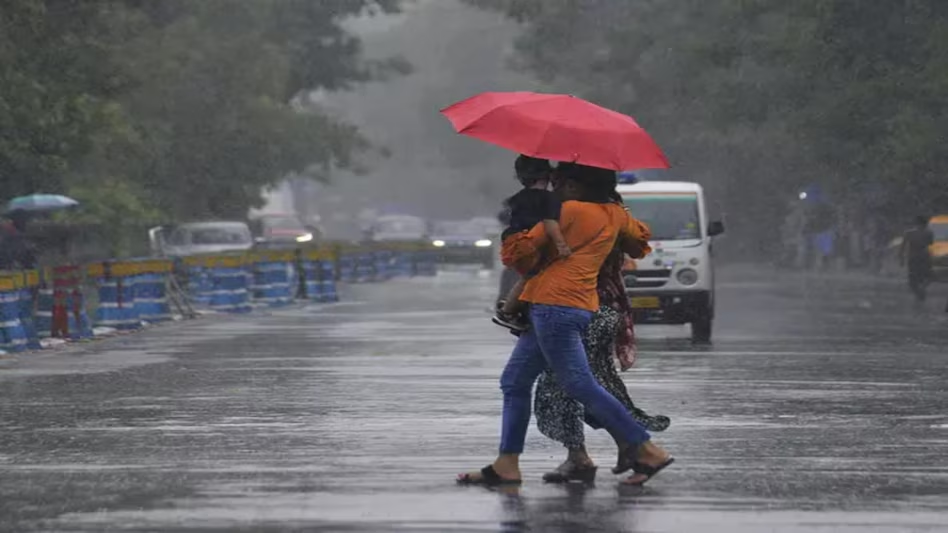 Weather updates: गुजरात के कई हिस्सों में भारी बारिश; IMD ने इन राज्यों में ‘ऑरेंज’ अलर्ट जारी किया