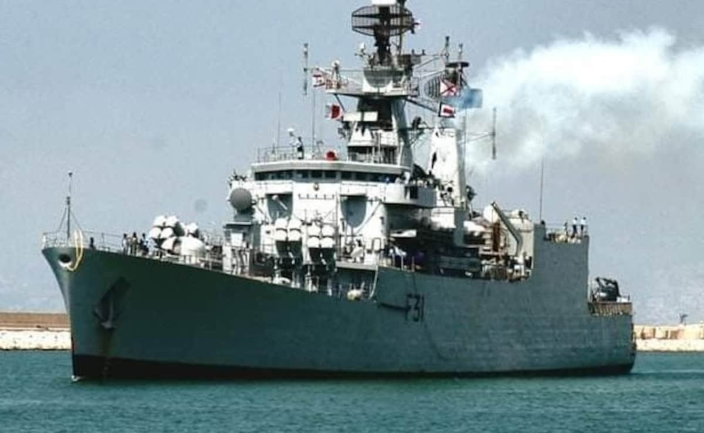 Navy: आग लगने से INS ब्रह्मपुत्र बुरी तरह क्षतिग्रस्त, पलटी खा गया; नाविक लापता