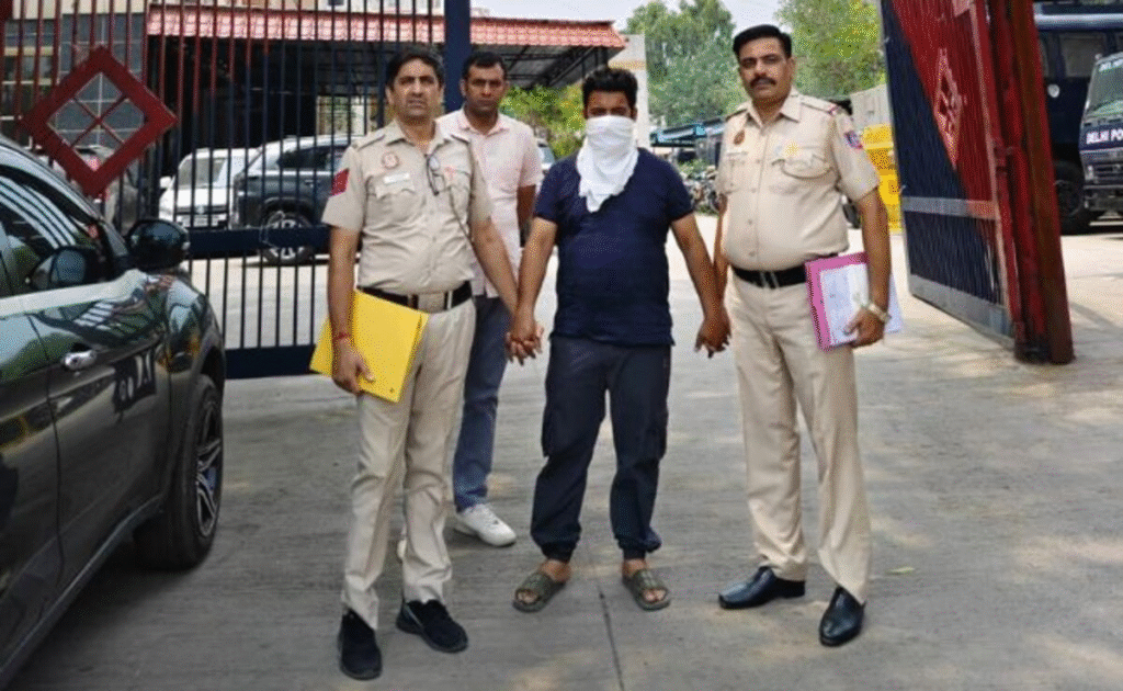 Ex-Lover Turned Blackmailer: दिल्ली पुलिस ने महिला को धमकाने के आरोप में एक व्यक्ति को गिरफ्तार किया