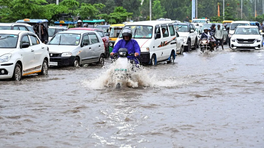 Karnataka Weather: बेंगलुरू और अन्य शहरों में 6 मई तक बारिश और आंधी का अलर्ट