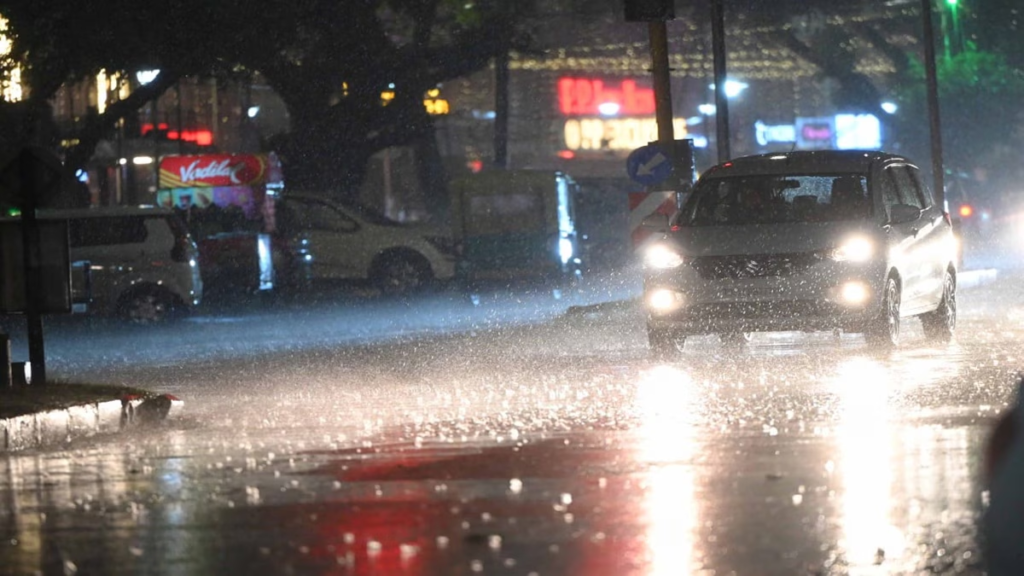 Delhi: बारिश और तूफान से मां और 3 बच्चों की मौत