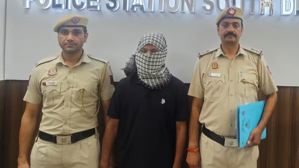City news: फर्जी क्यूआर कोड के जरिए मनी ट्रांसफर एजेंट को ठगने के आरोप में 22 वर्षीय व्यक्ति गिरफ्तार