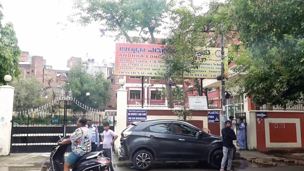 Delhi: 6 स्कूलों को बम की धमकी, चार दिनों में तीसरी बार बम की धमकी
